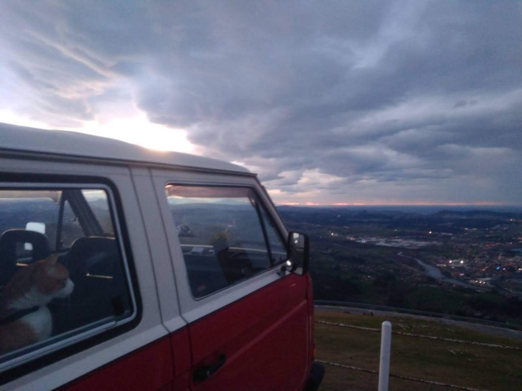 Vivir y viajar en una furgoneta. Volkswagen T3 1986