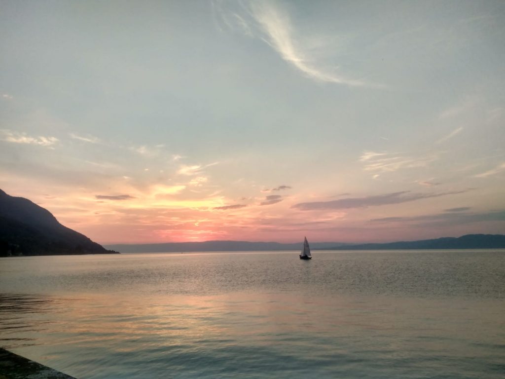 Entrando en Suiza, anocheciendo en Saint-Gingolph