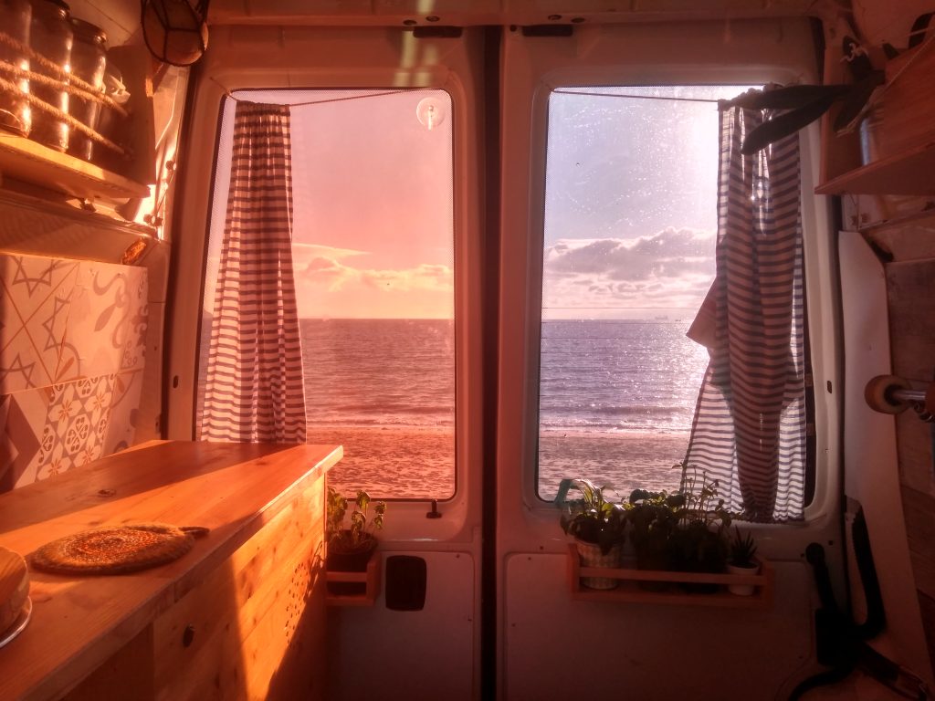 Gales en furgoneta camper