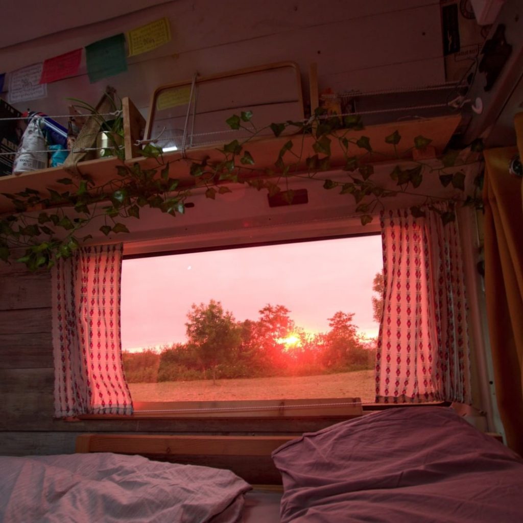 Cómo poner una ventana en tu furgoneta camper