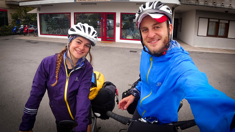 ganar dinero viajando